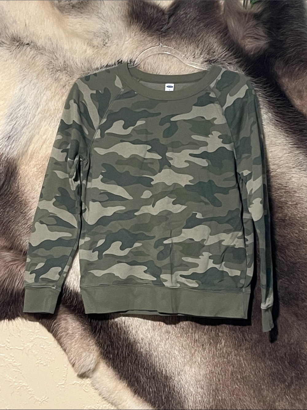 Old Navy Women's Camo Crewneck Sweatshirt - Olive Green